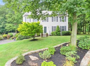 28 Clinton St, Trumbull, CT 06611