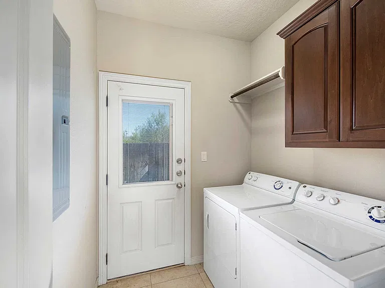 537 Forest Dr — Photo 14