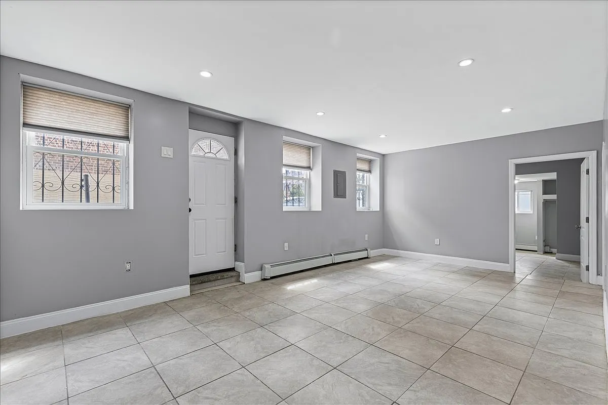 3 bed, 1260 sqft, $1,950 — Photo 3