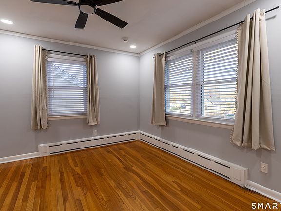 3rd image of 415 Jewett Avenue