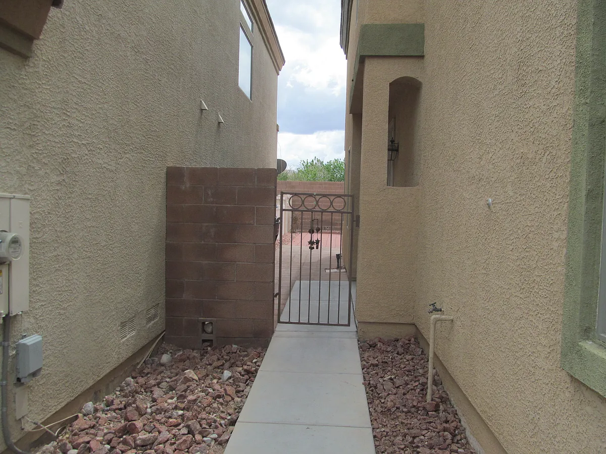 Building Photo - 5357 Coral Ribbon Ave