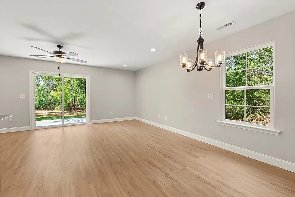3 bed, 1404 sqft, $1,745 — Photo 3