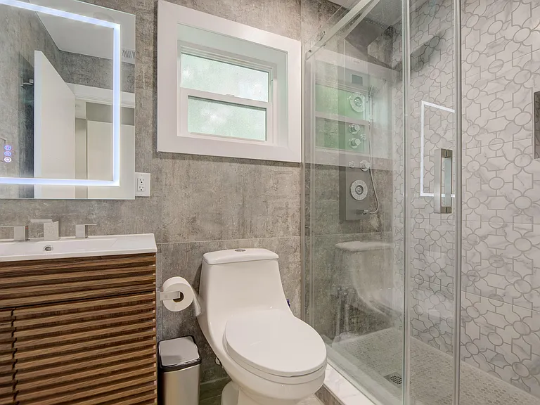 1425 NE 26th Dr #1-2 — Photo 12