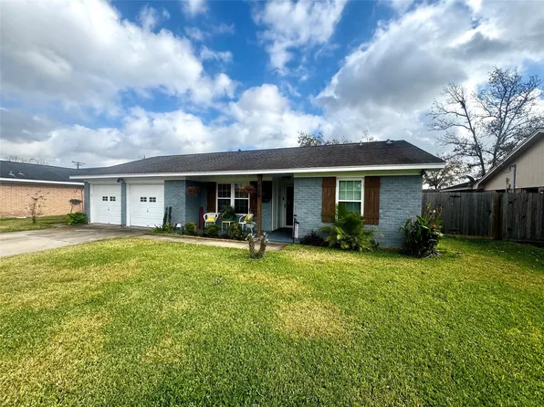 1029 Vine Dr, Angleton, TX 77515