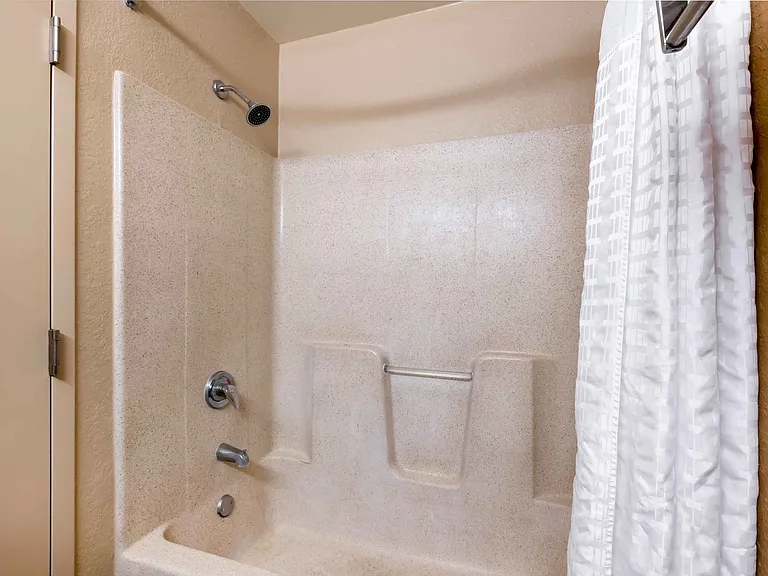 Studio Suite - 1 Queen Bed