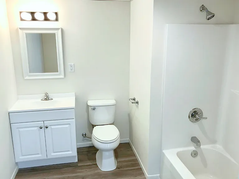 Le Mars 26-Unit (Midtown Apartments) — Photo 21