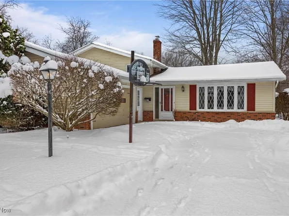 4674 Carsten Ln, North Olmsted, OH 44070