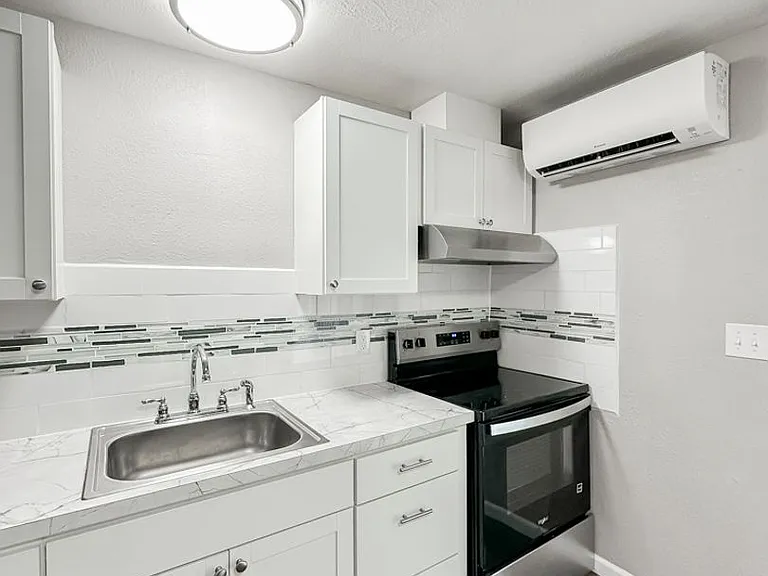 Oak Village West — Photo 9