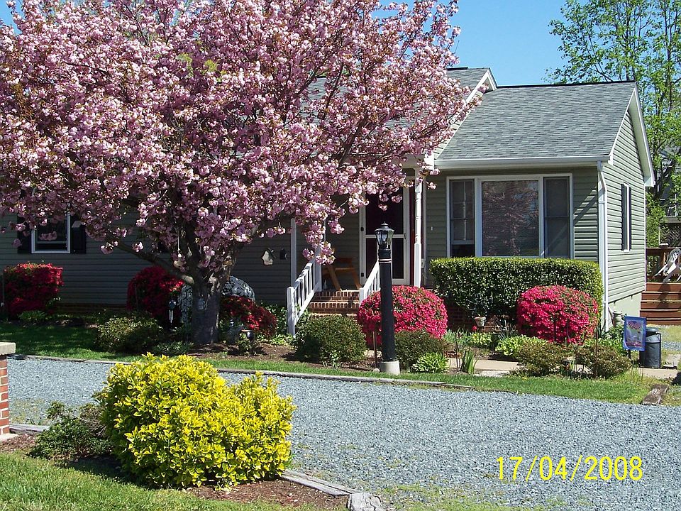 2nd image of 522 Forbes St