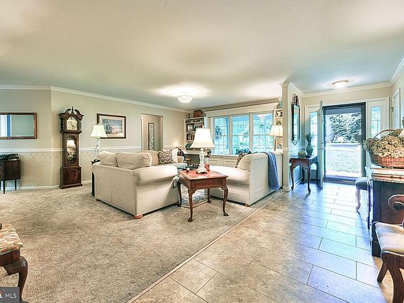 5th image of 212 Tanglewood Dr