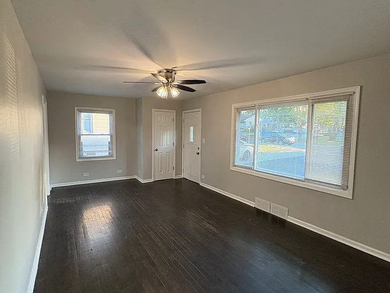 51 S Seymour Ave — Photo 5