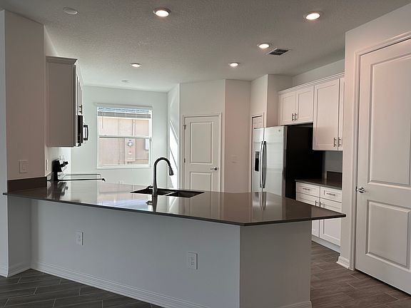 4th image of 1923 Pond Pine Ct