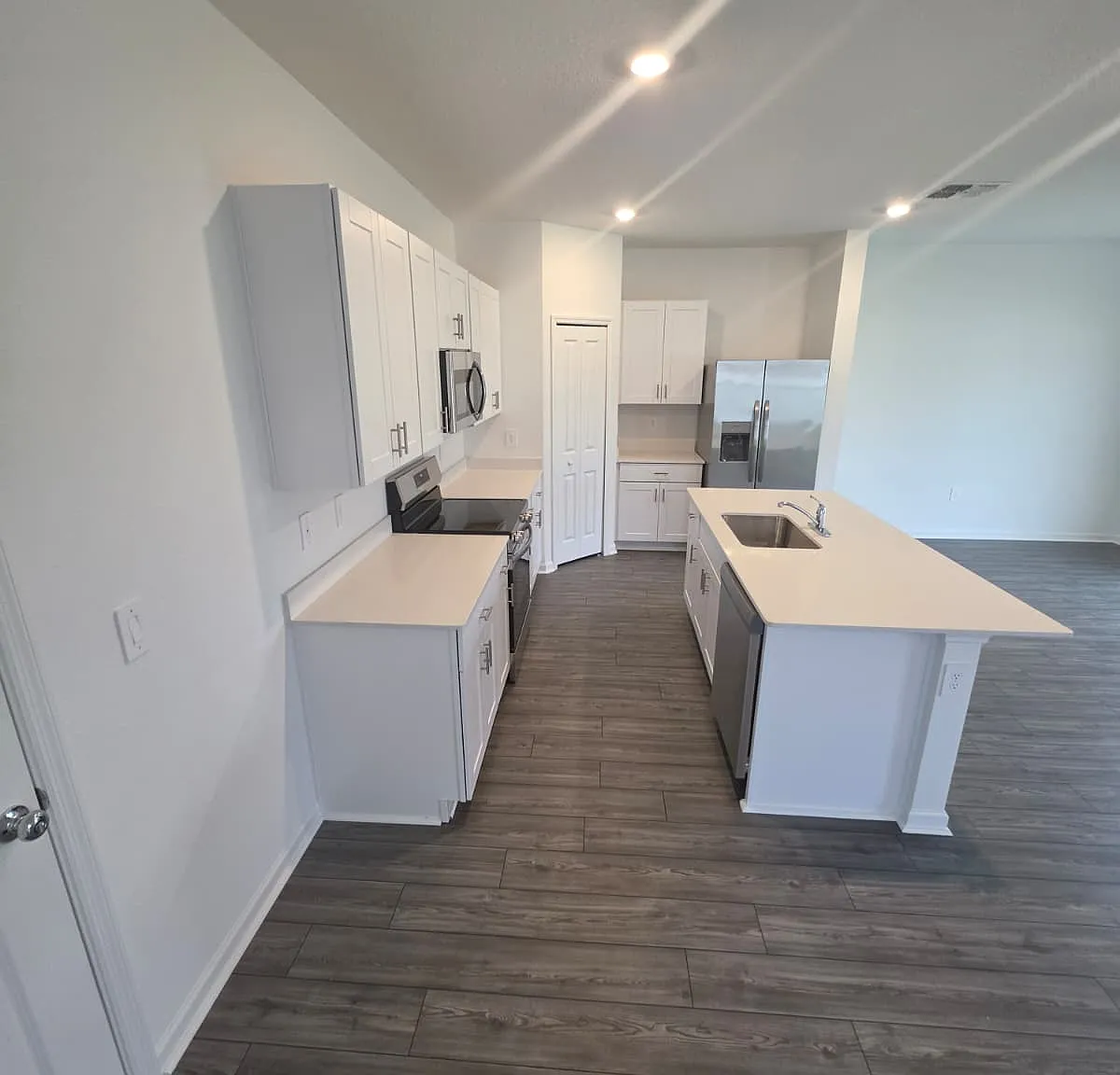 4 bed, 1879 sqft, $2,199 — Photo 3
