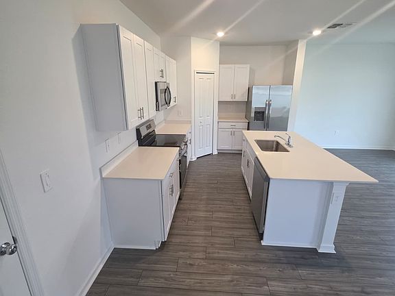 3rd image of 3201 NE 38th St