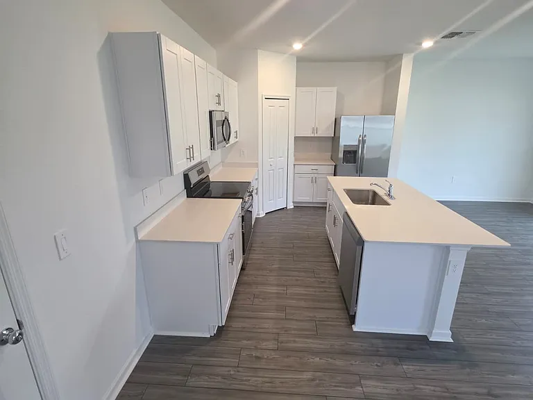 3201 NE 38th St — Photo 3