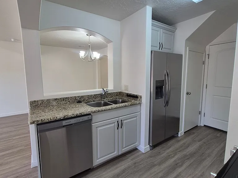 1000 E Bluffview Dr #118 — Photo 17