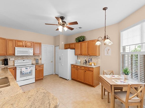4th image of 210 Vermillion Dr.