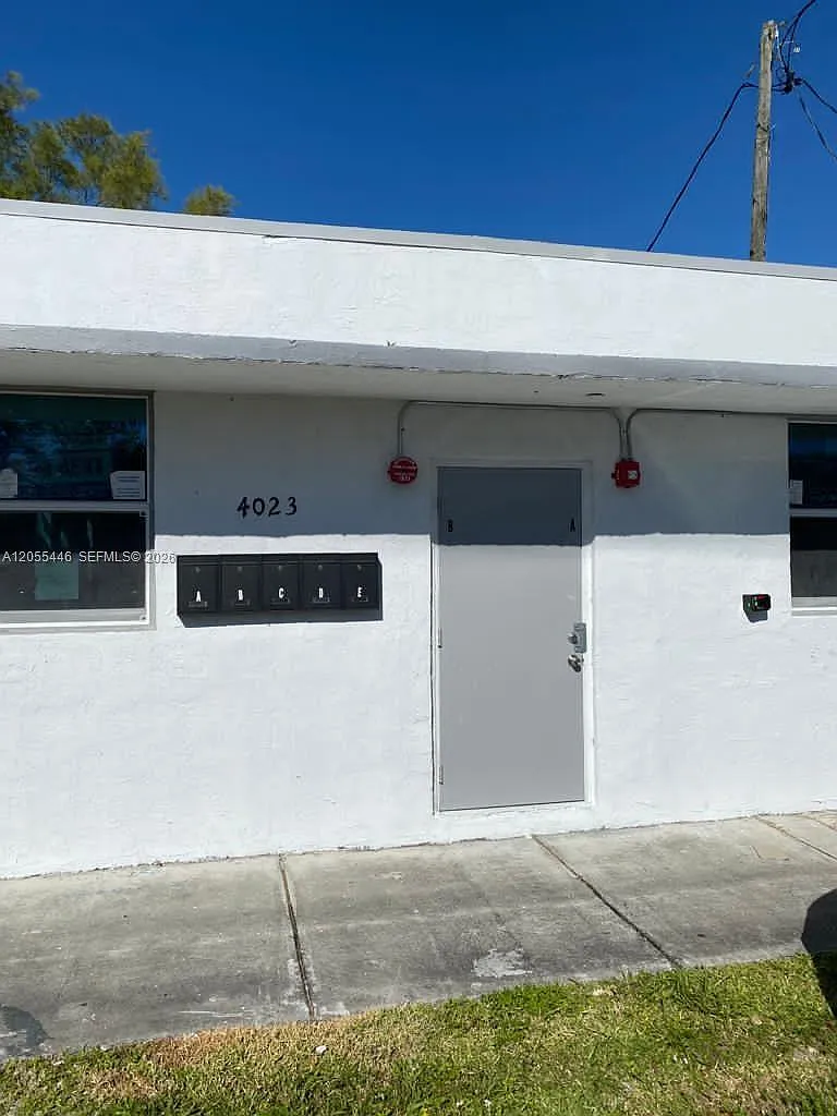 Carver Ranches Business S — Photo 2