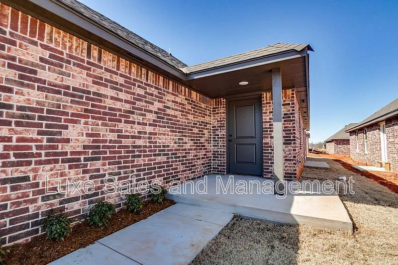 Building Photo - 313 Dooley Creek Ln