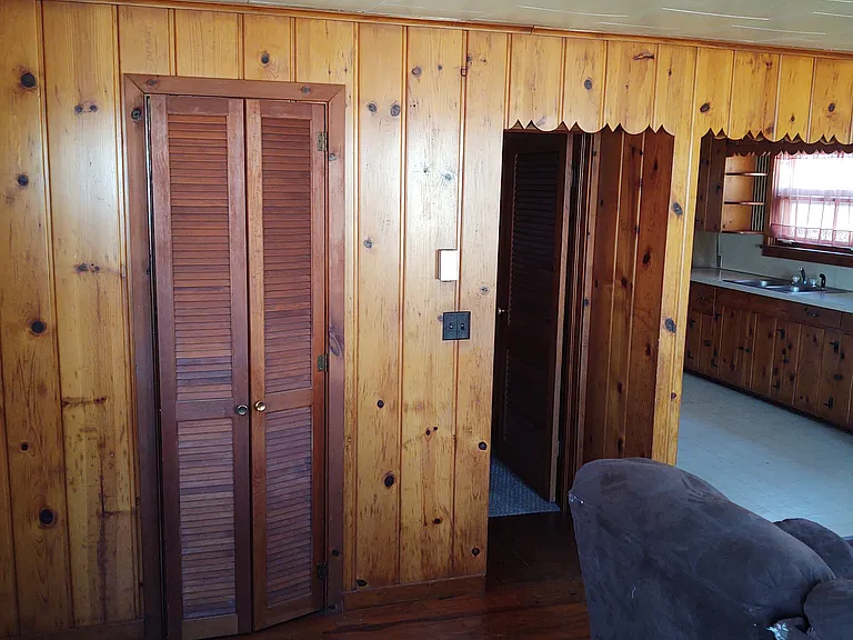 295 E Maple St — Photo 5