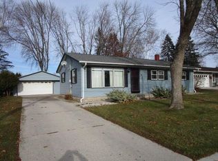 1216 Viebahn St, Manitowoc, WI 54220