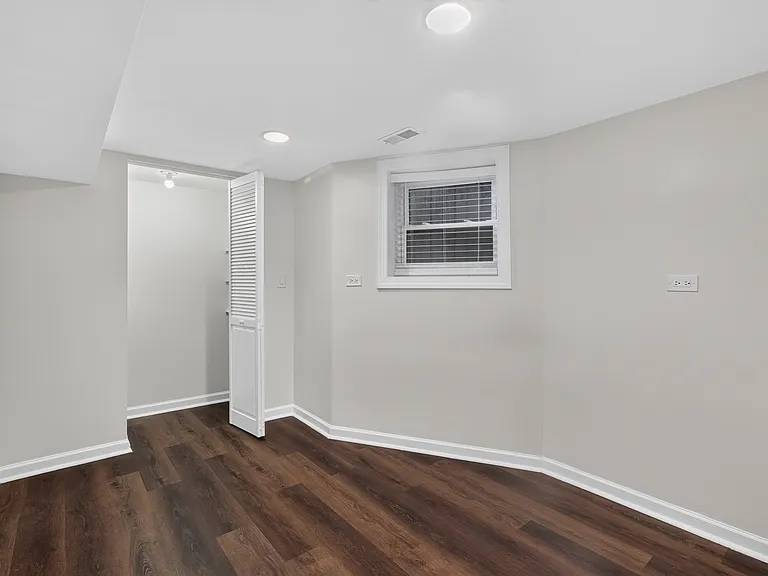 3023 W Wellington Ave — Photo 23