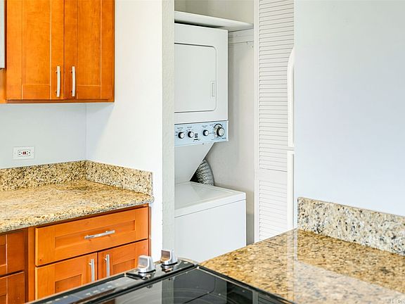 5th image of 320 Liliuokalani Ave APT 1504