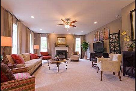 Family Room w/ Gas Fireplace