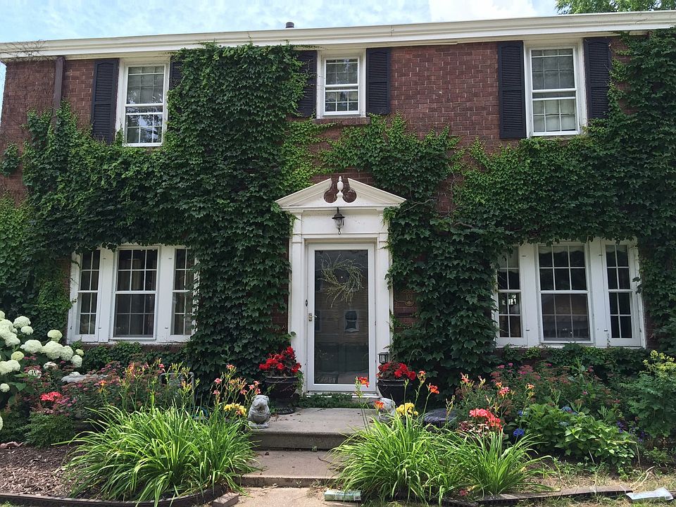 2nd image of 131 E Roosevelt St