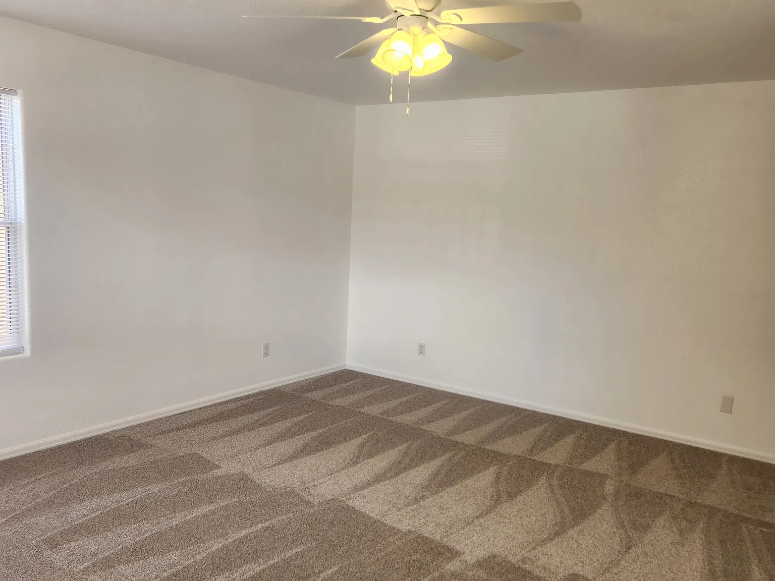 2 bed, 1000 sqft, $1,050 — Photo 4