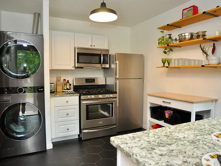 1365 Ivy St — Photo 7