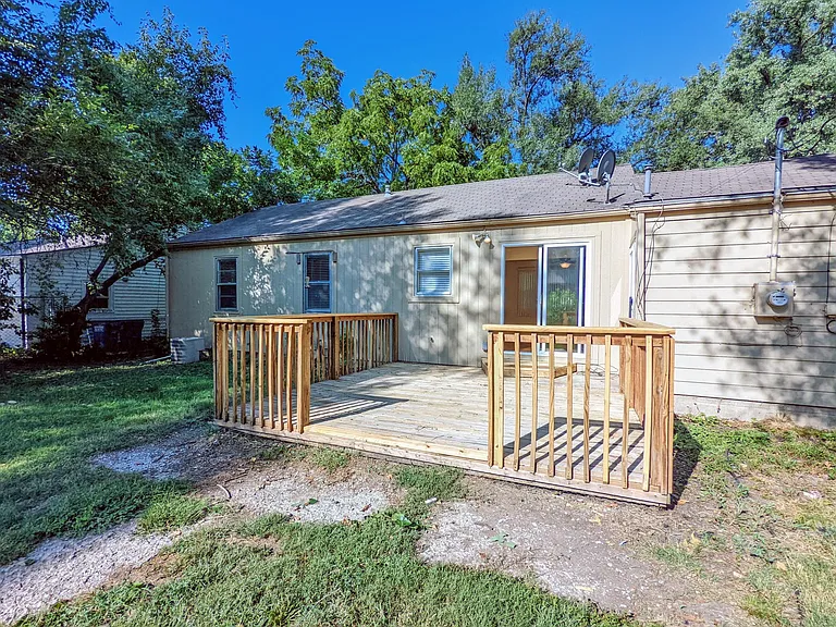 7223 Beverly St — Photo 32