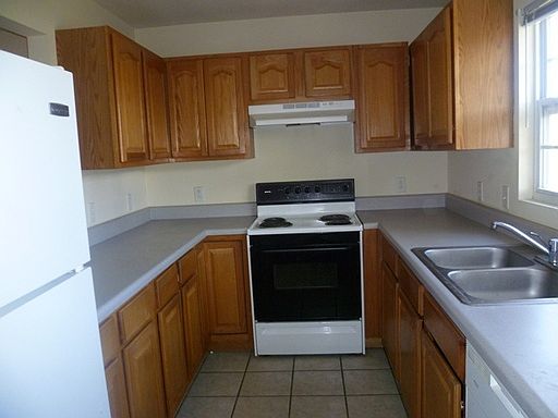3rd image of 244 Westwood Pl APT 8