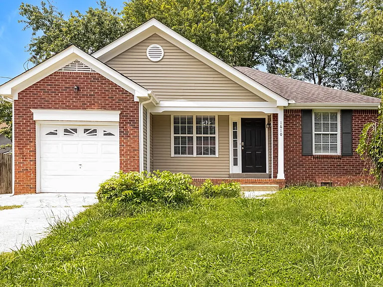 1610 Cedar Tree Ln — Photo 1