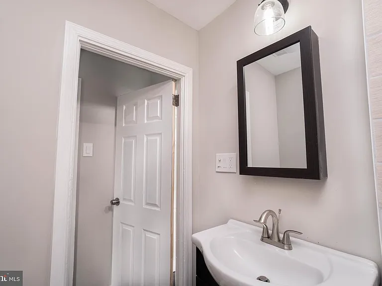 1001 Andrews Ave #5 — Photo 10