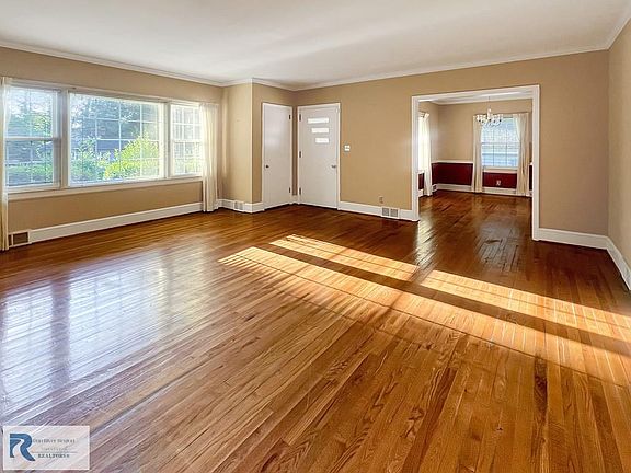 3rd image of 123 Grove Park Cir