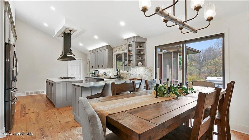 4th image of 144 Wildwood Place