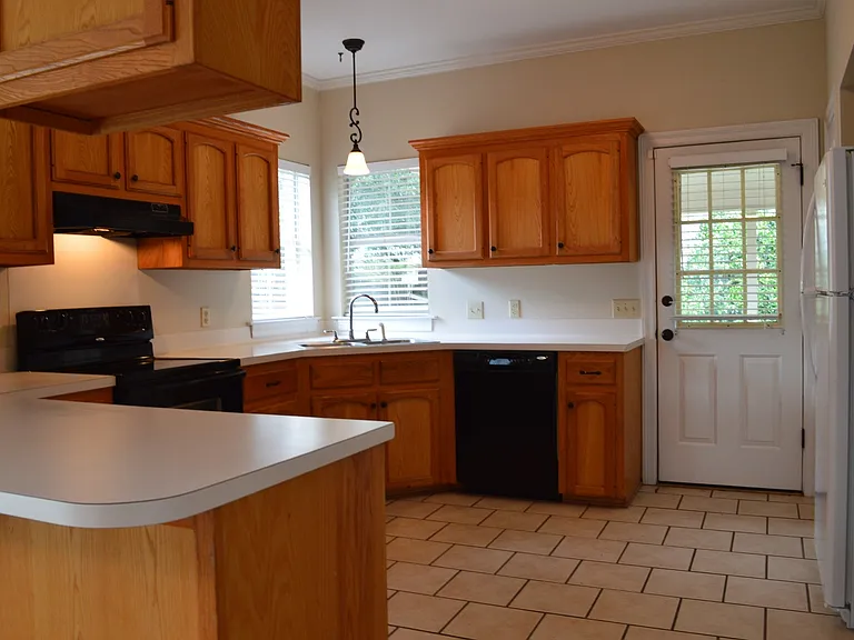 18574 Lake Iris Ave — Photo 9