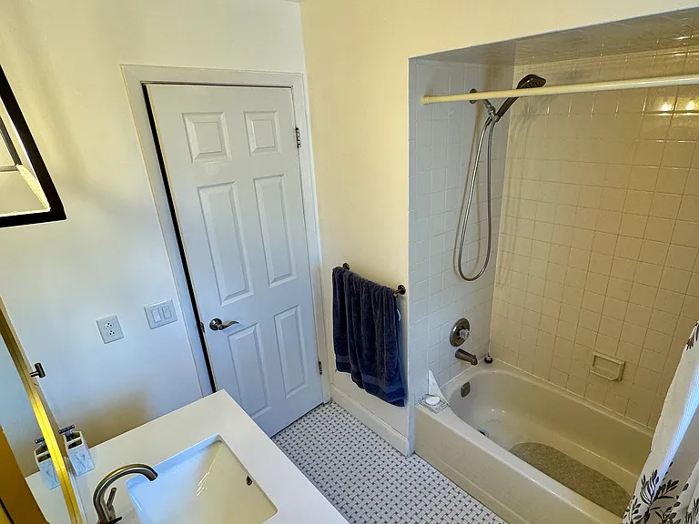 212 Parkside Dr — Photo 14
