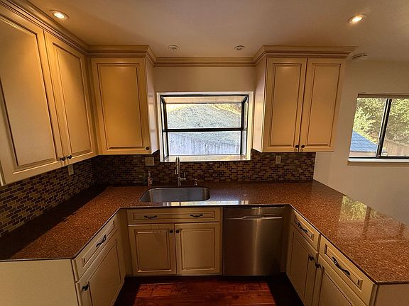 3rd image of 850 Maison Way