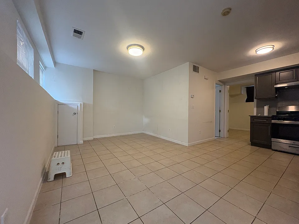 15 Orbit Ln #WALK IN