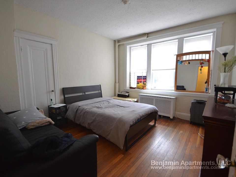 2nd image of 1800 Commonwealth Ave #H7t