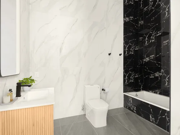 216 Grand Street image 8 of 10