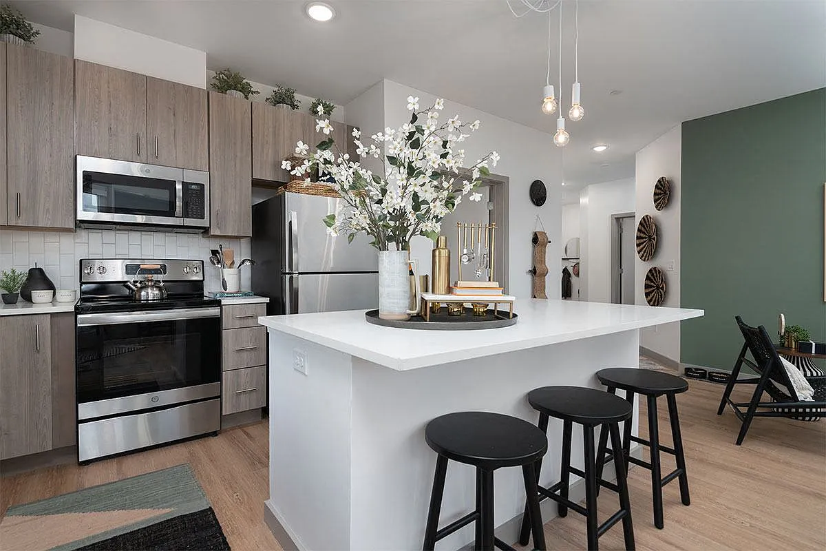 One30 at Stonegate — Photo 4