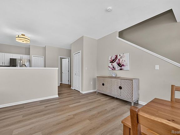 5th image of 4412 Aster Blvd