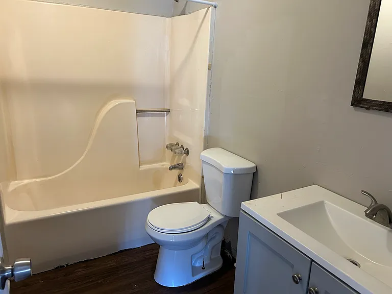 413 N Hill St — Photo 5