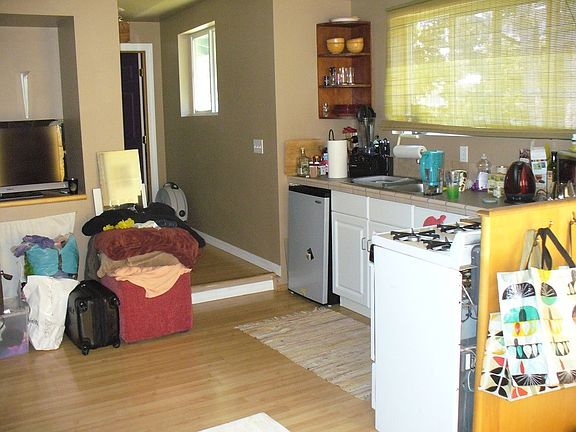 4th image of 806 N Garden St #201