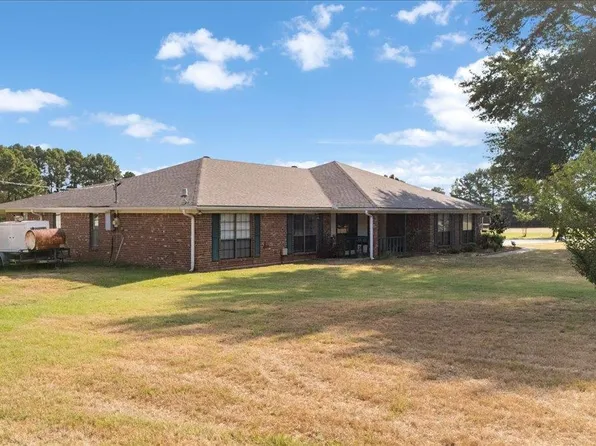508 Fir Rd, Gladewater, TX 75647