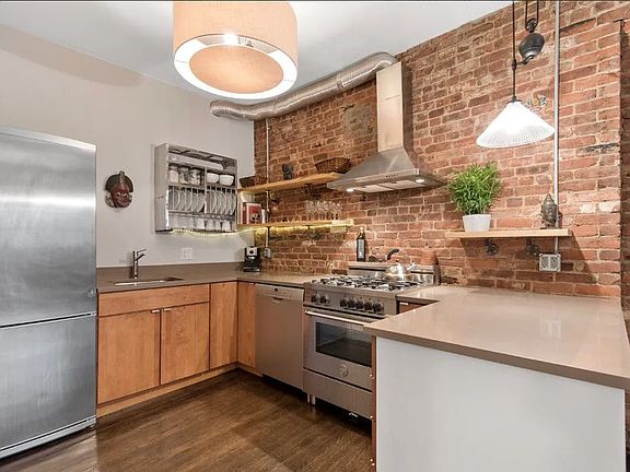 5th image of 216 E 7th St APT 7