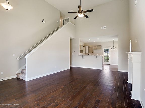 2nd image of 3240 Marion Ln